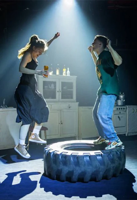 Постер Сезон отравленных плодов в Москве