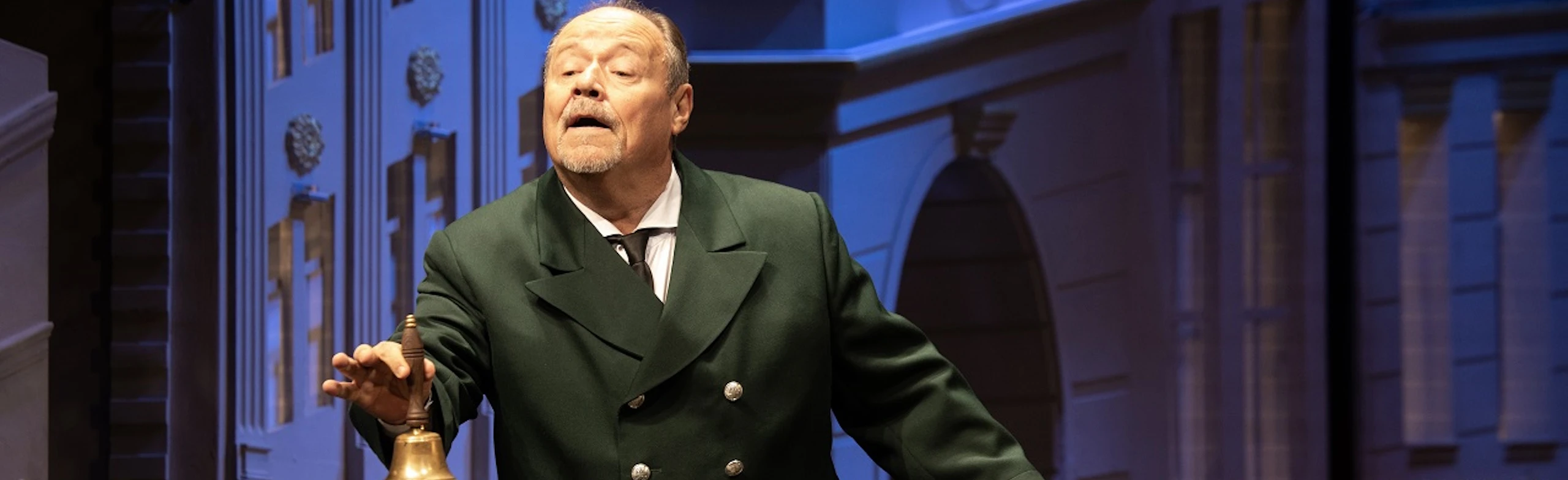 Постер Доходное место