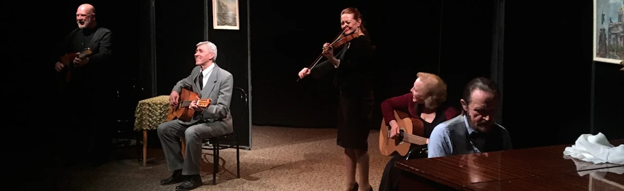 Постер В Париже в Москве