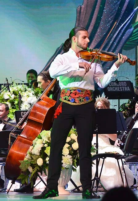 Постер Новогоднее шоу «Белоснежный бал Иоганна Штрауса». Concord orchestra в Москве