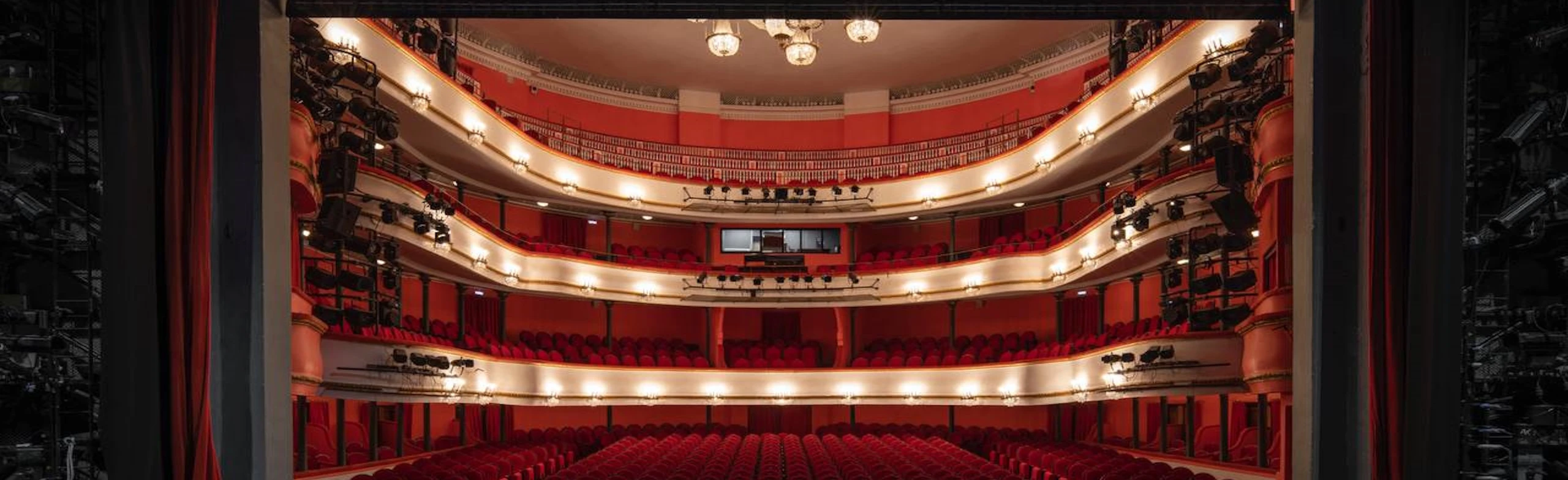 Постер Детская экскурсия по исторической сцене Театра Маяковского