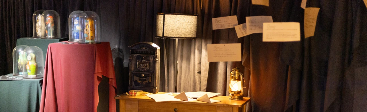 Постер Экскурсия по выставке «Ни в какие рамки» в Москве