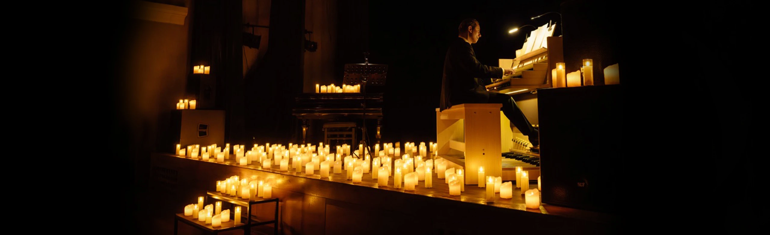 Постер Орган и дудук при свечах