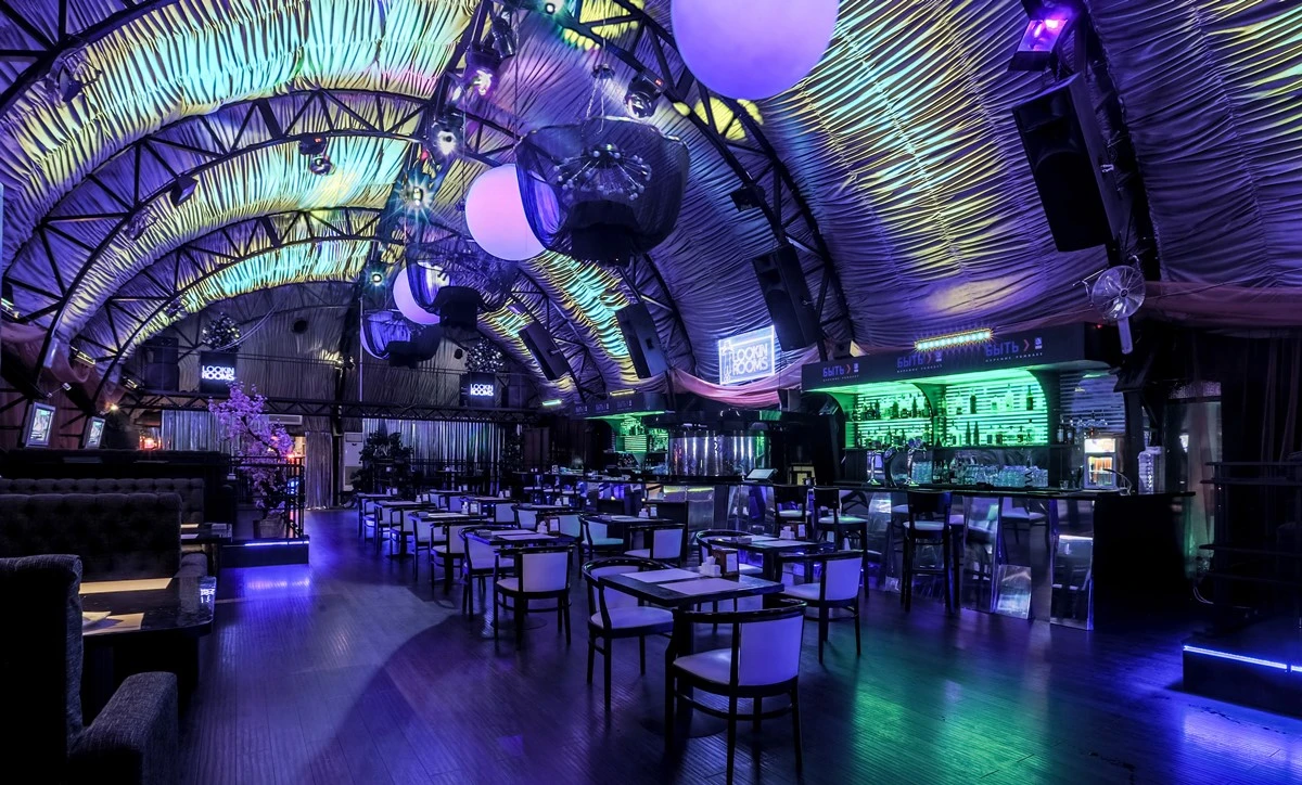 Постер Lookin Rooms