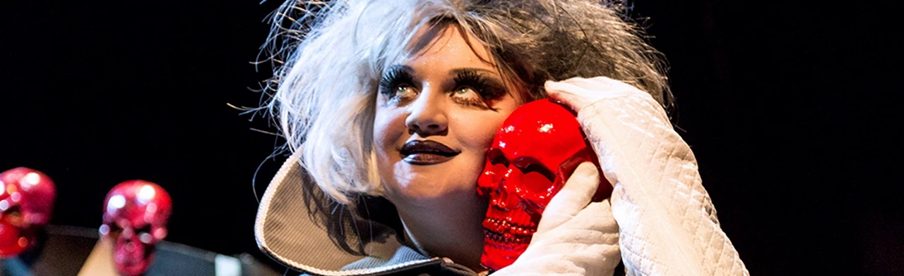 Постер Лес, ведьма и горящий шкаф в Москве