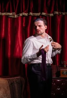 Постер Он. Она. Окно в Москве