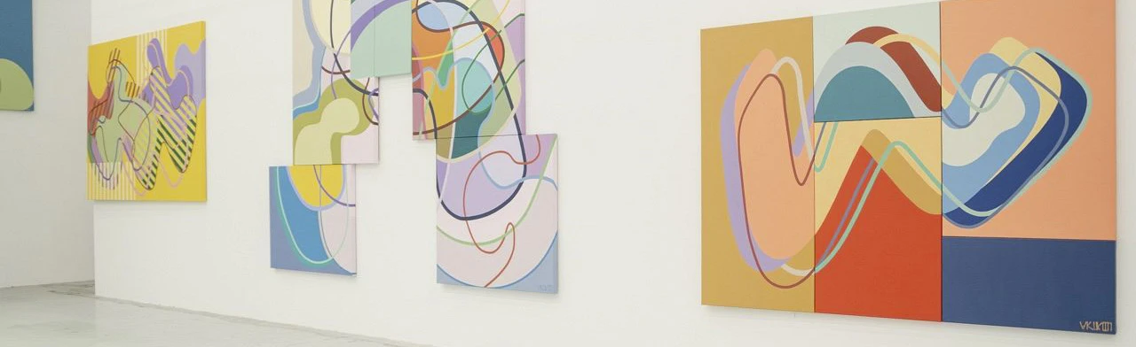 Постер Выставка «Игра жестов» и звуковая инсталляция «Как звучит 100-летний театр?» в Москве