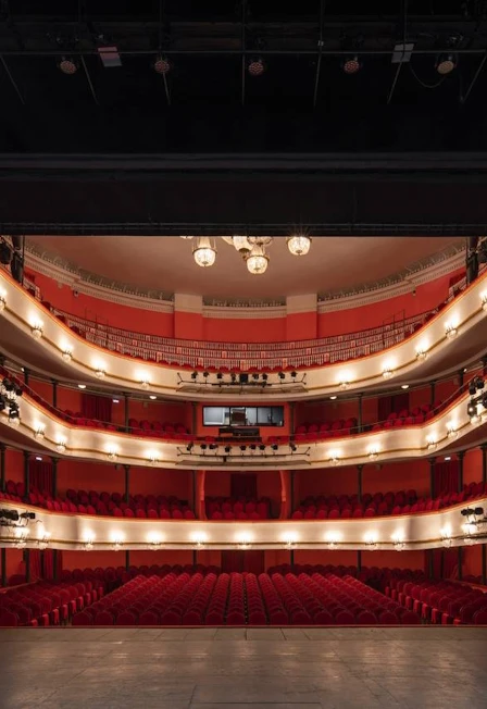 Постер Детская экскурсия по исторической сцене Театра Маяковского в Москве