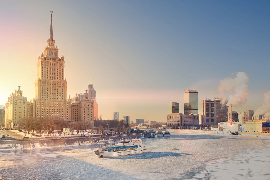 Постер Причал «Гостиница Украина»