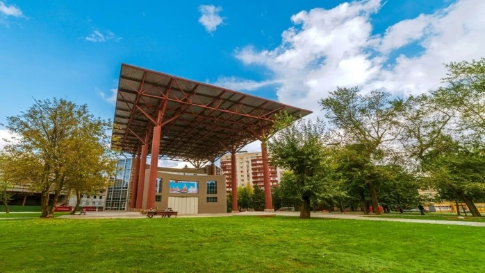 Постер Высшая школа сценических искусств