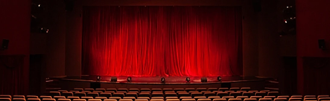 Постер Читаем в Пятом в Омске