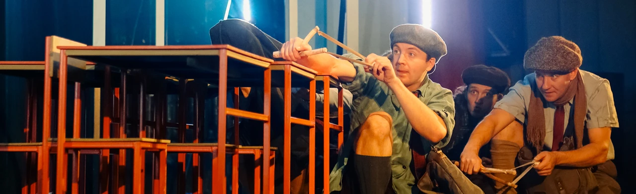 Постер 40 чертей и зеленая муха в Омске