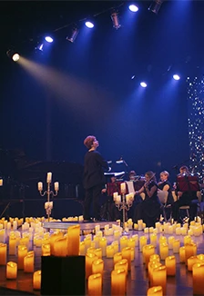 Постер Ханс Циммер и Людовико Эйнауди: двойной концерт в сиянии тысячи свечей в Оренбурге