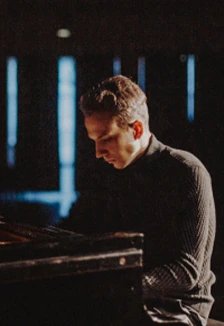 Постер Илья Поляков: Концерт пианиста и композитора в Оренбурге