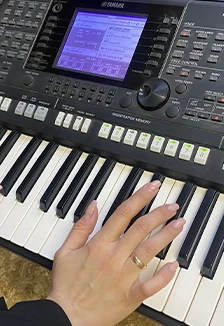 Постер Живой звук. Мастер-класс по игре на синтезаторе для начинающих в Оренбурге