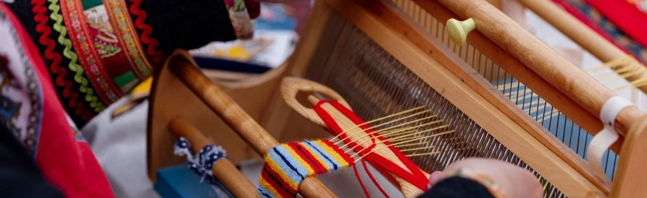 Постер Азбука ткачества: Мастер-класс по работе на ткацком станке в Оренбурге