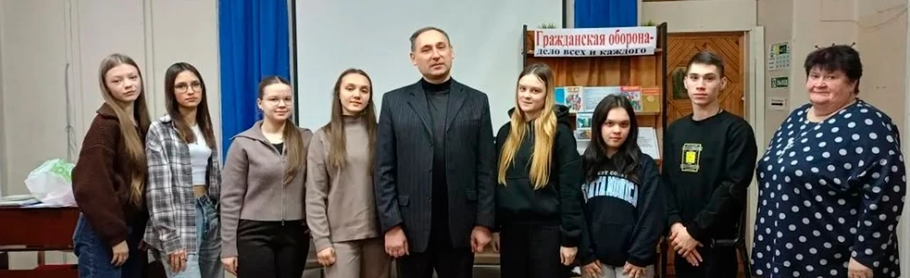 Постер Мокша ,Эрзя , Шокша – представители мордовского народа в Саранске