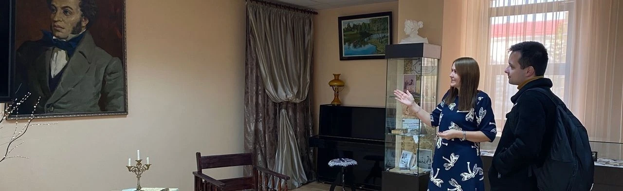 Постер Посторонним вход не воспрещен: Экскурсия