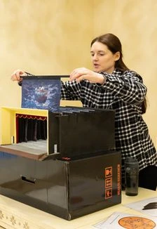 Постер Мир театра Натальи Полушкиной: Эскизы костюмов и сценографии в Саранске