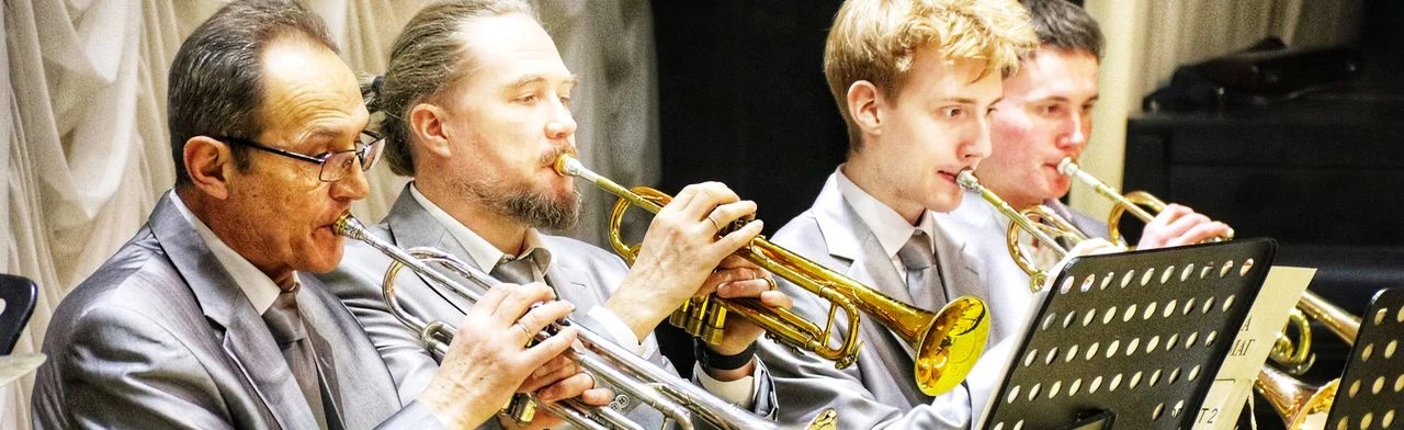 Постер Фанфарные звуки весны: Концерт духового оркестра в Саранске