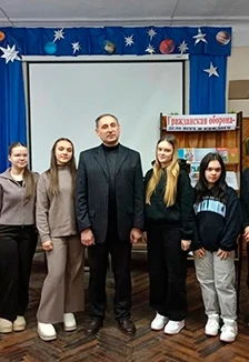 Постер Мокша ,Эрзя , Шокша – представители мордовского народа в Саранске