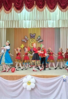 Постер Школьный калейдоскоп танцев. Музыкальная гостиная в Саратове