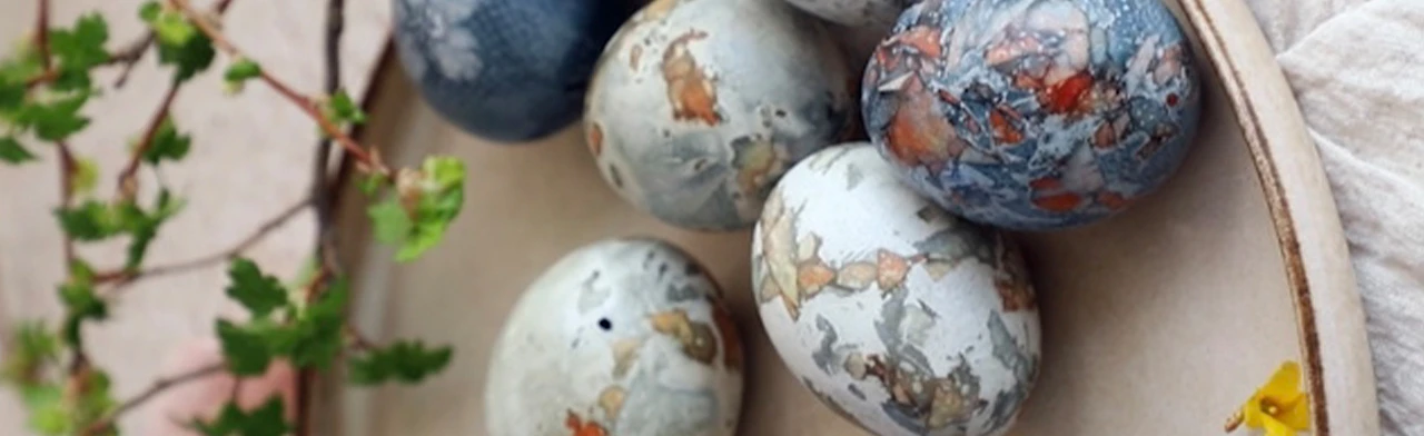 Постер Старинный обычай - окрашивание пасхальных яиц. Творческий час в Смоленске