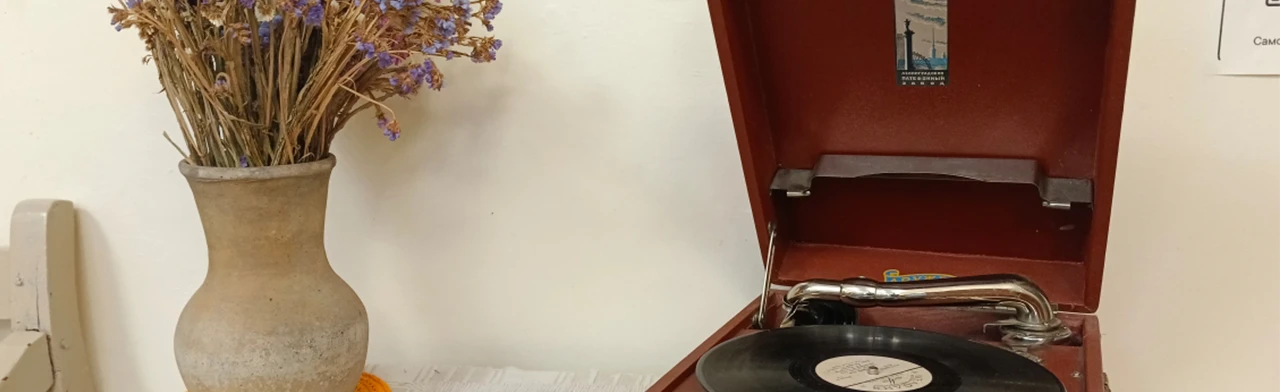 Постер Экспонат. Экскурсия