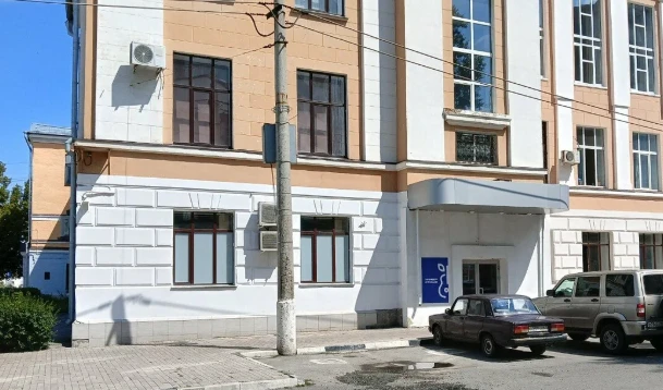 Постер Универ Студия