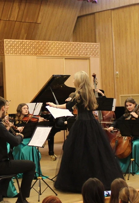 Постер Концерт-лекция "Созвучие души и струн" в Сургуте