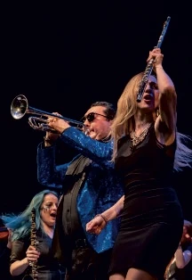 Постер Симфоническое рок-шоу Битва Эпох. Оркестр и солисты музыкальных театров Санкт-Петербурга в Сургуте