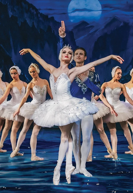 Постер Классический Русский балет (под рук. Х. Усманова) «Лебединое озеро» в Сургуте