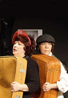 Постер Две дамочки в сторону севера в Томске