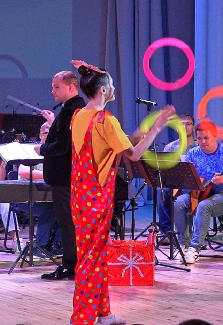 Постер Девочка на шаре в Ульяновске