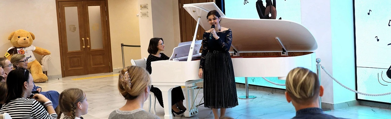 Постер Корзина с еловыми шишками