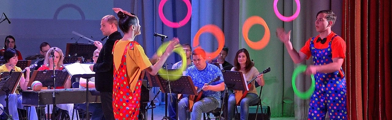 Постер Девочка на шаре в Ульяновске