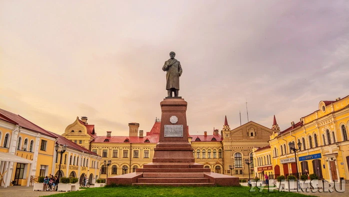 Постер Место сбора: У памятника В.И. Ленина