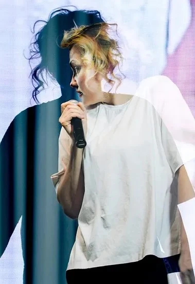 Постер Привет! Я жива-здорова, всё в порядке. Алеся Казанцева в Ярославле