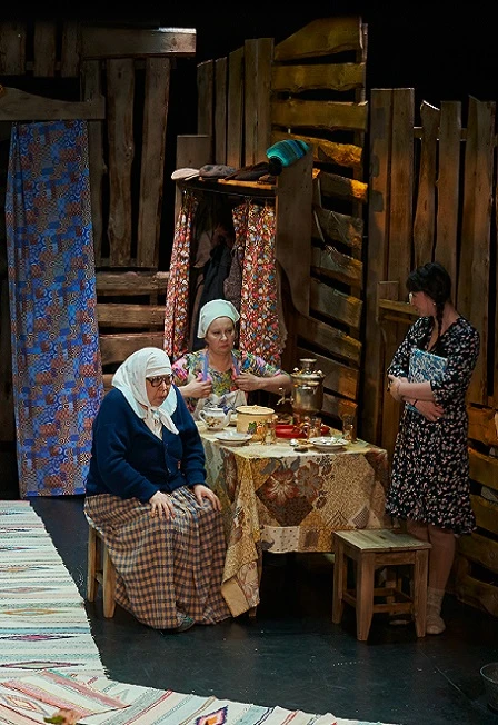Постер Семейный портрет с посторонним в Йошкар-Оле