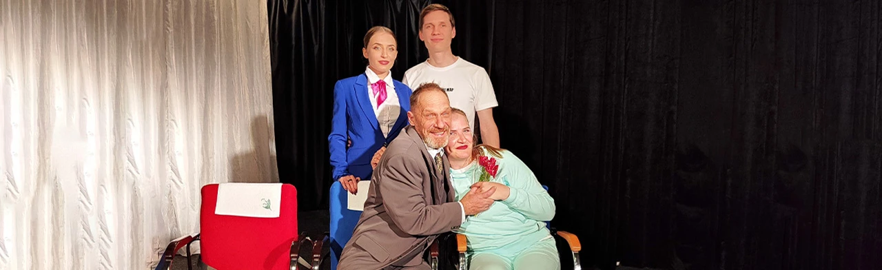 Двое в небе + стюардесса