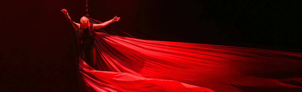 Танцевальный театр ФОРА. Спектакль "Слава"