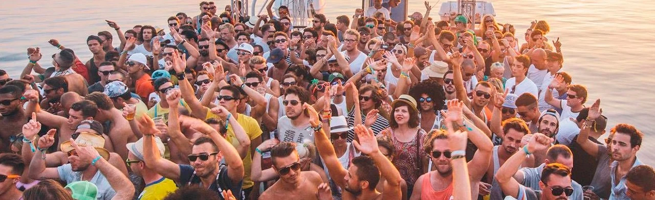 Вечеринка дискотека 90-х на теплоходе Дагомыс