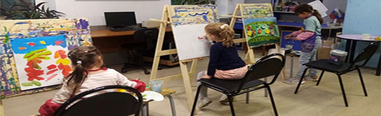 Занятия изобразительным творчеством в группе БЛИК для детей от 3 до 7 лет