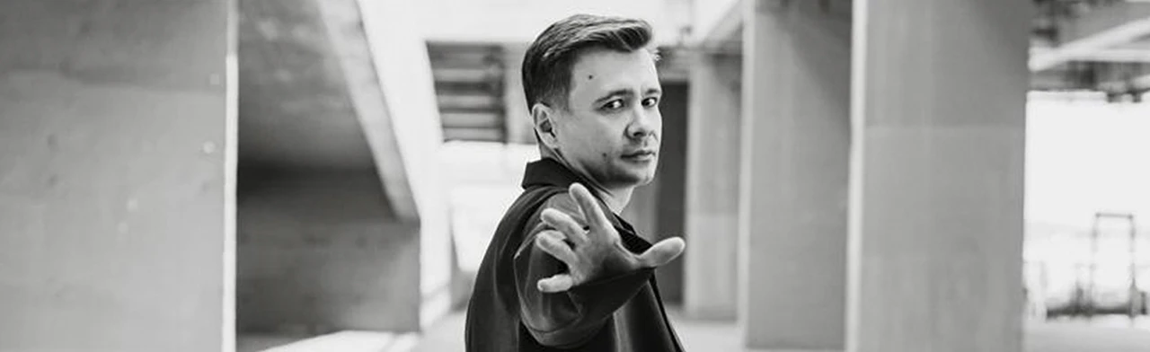 Поэтический вечер про любовь от Максима Перова