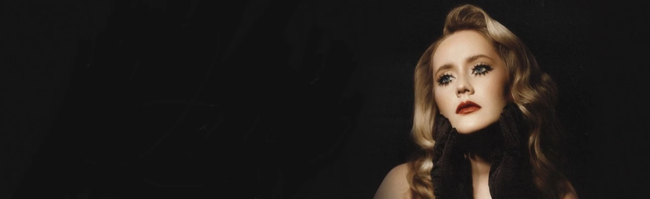 Элли на маковом поле