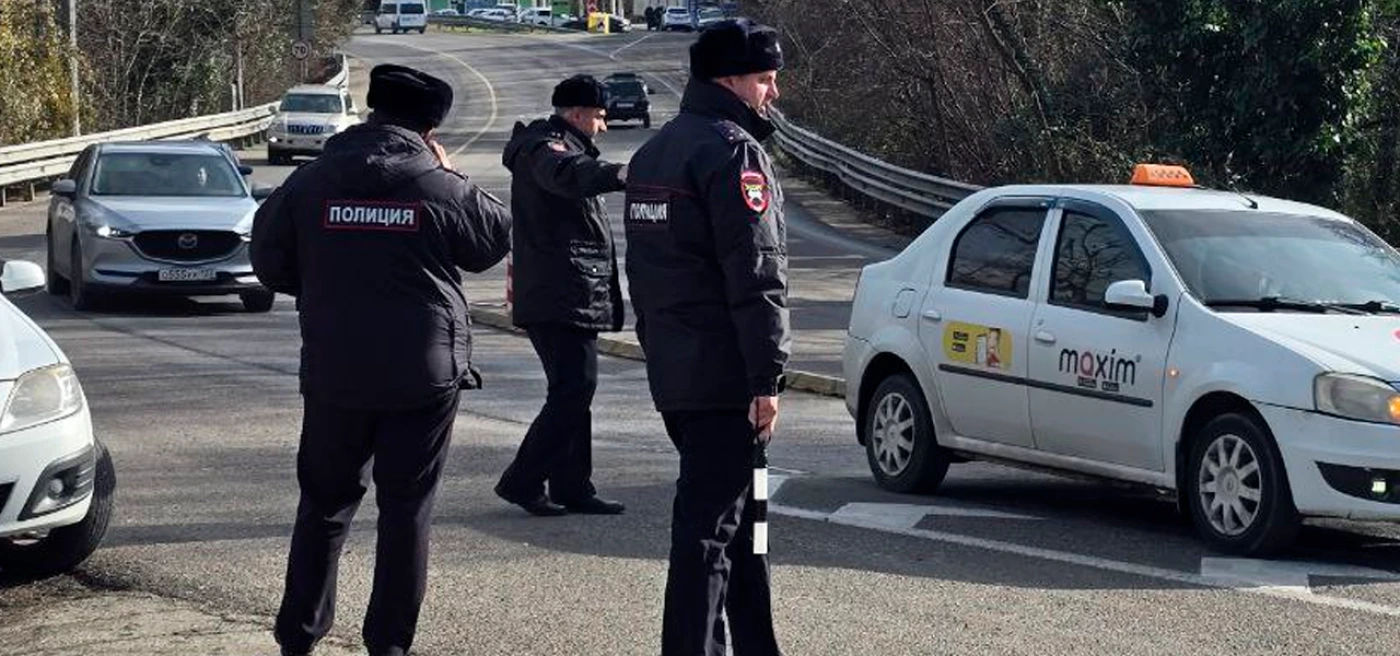 Постер В Сочи проверяют нелегальных таксистов